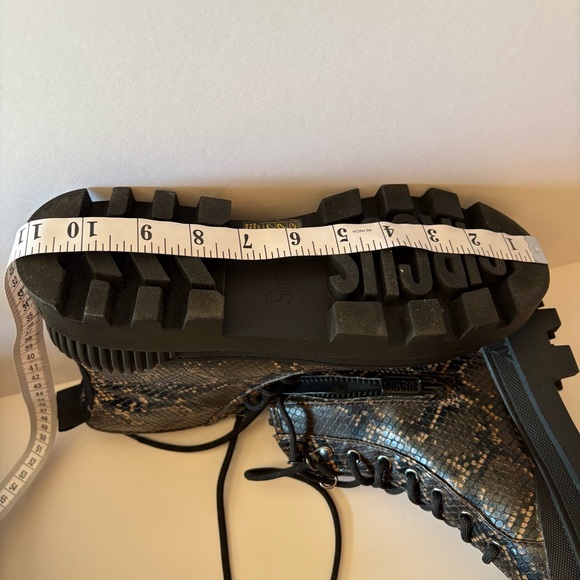 Women’s’ Circus by Sam Edelman, vegan, snakeskin colour Boots, Sz 8, like new - Picture 11 of 14